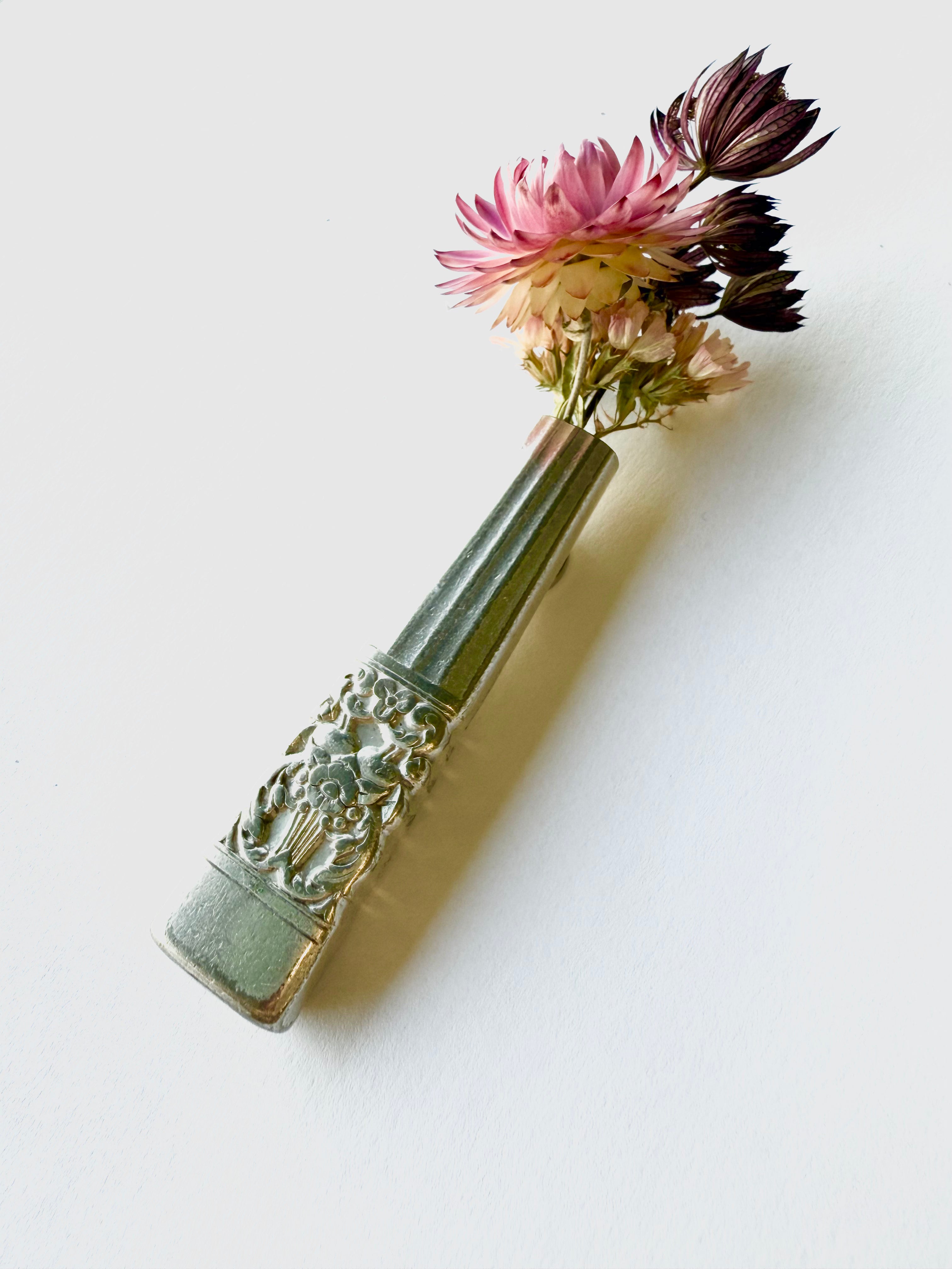 Bud Vase - Meadowbrook Timeless Magnetic Vintage Knife Handle Keepsake - KB Studios
